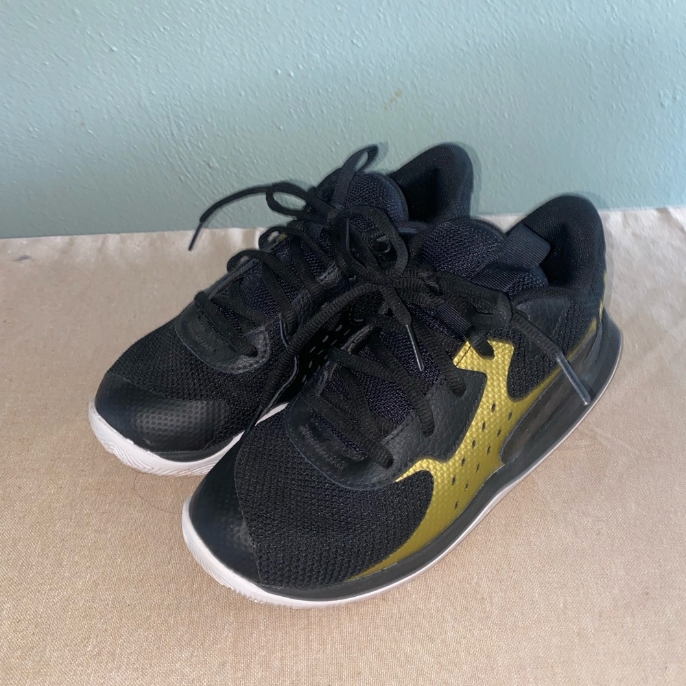 Boys Basketball Shoes